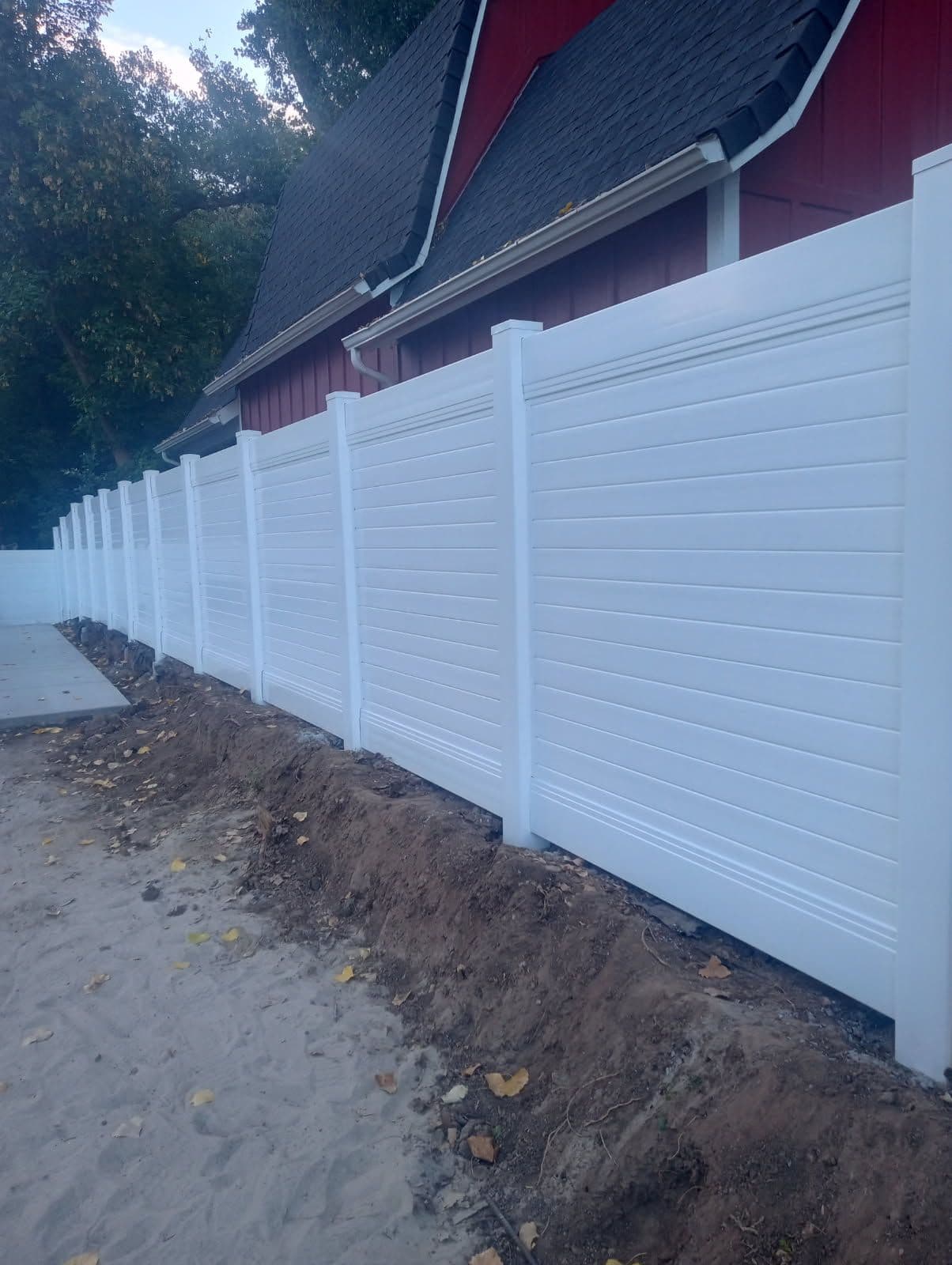 Gallery photos for Elevate Your Space with Premium Vinyl Fencing: Image #2